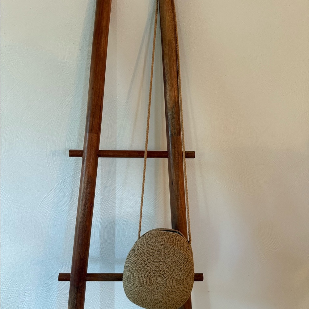 Round Woven Crossbody Bag in Natural Straw